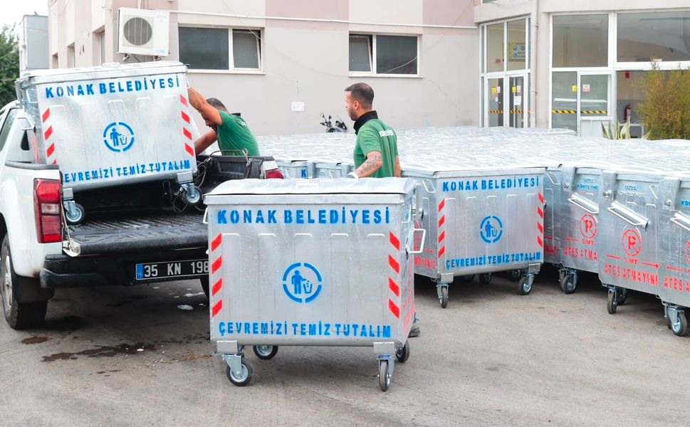 Konak’ta konteynerler yenilenmeye devam ediyor