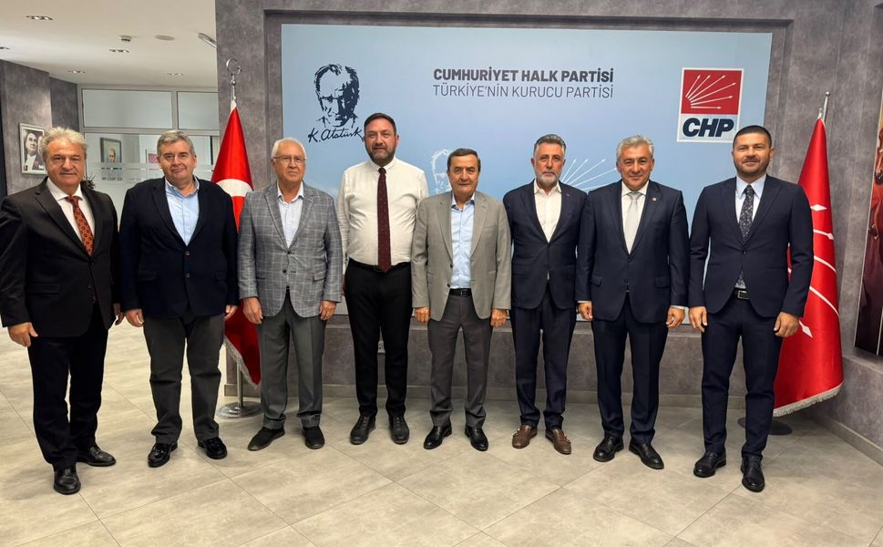CHP İZMİR’DE ESKİ BELEDİYE BAŞKANLARI SAHAYA İNİYOR