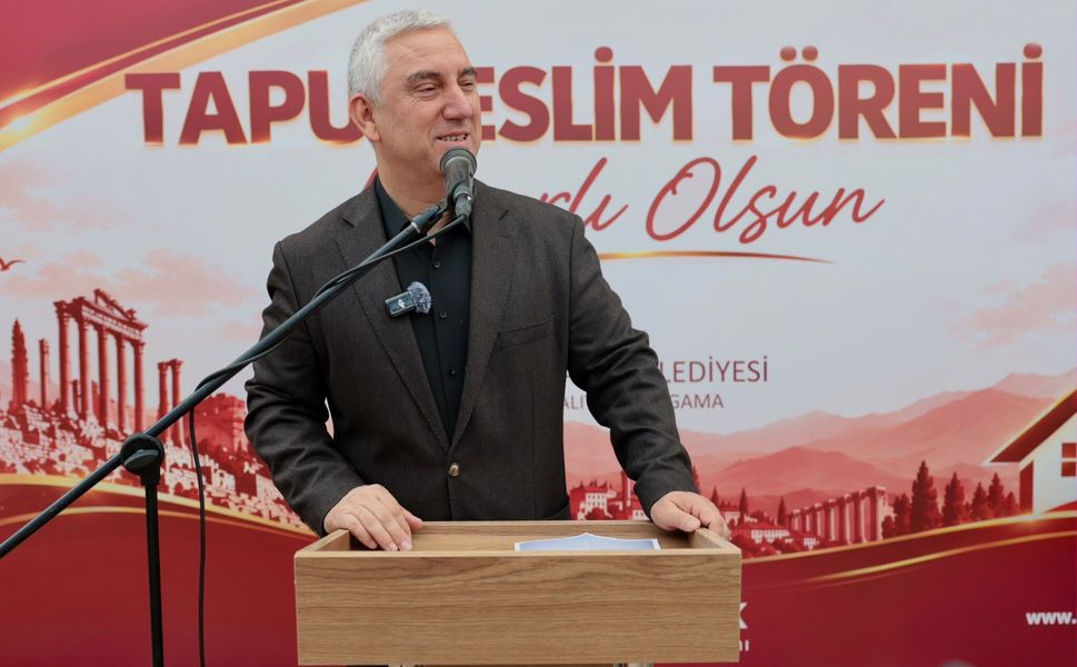 BERGAMA'DA HAK SAHİPLERİ TAPULARINA KAVUŞTU