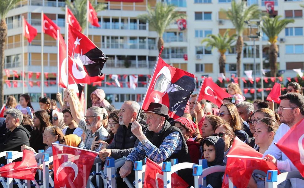 Buca’da Cumhuriyet’in 103. yılına yakışır kutlama