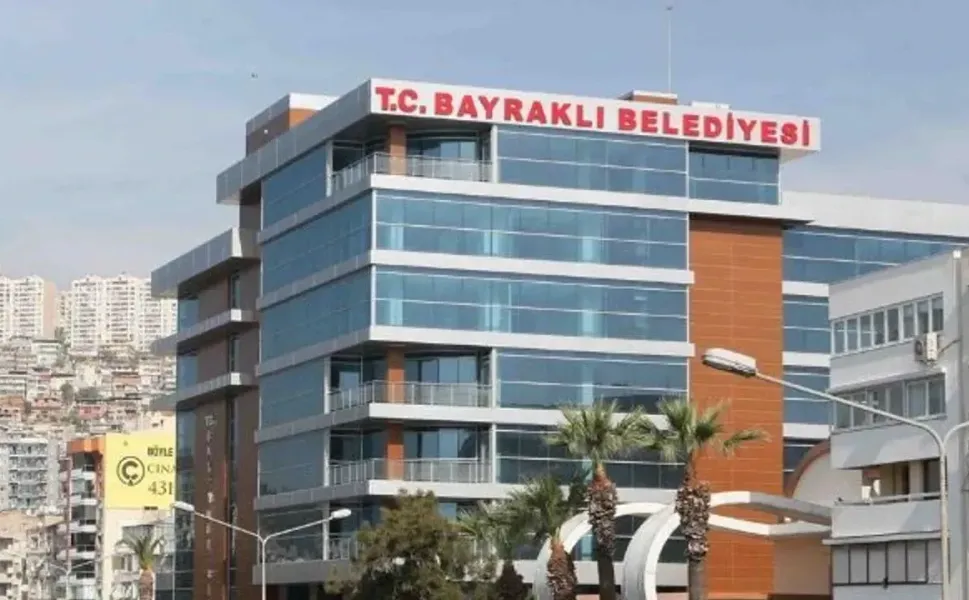 Bayraklı Belediyesi’ne operasyon: Eski Başkan Sandal gözaltında