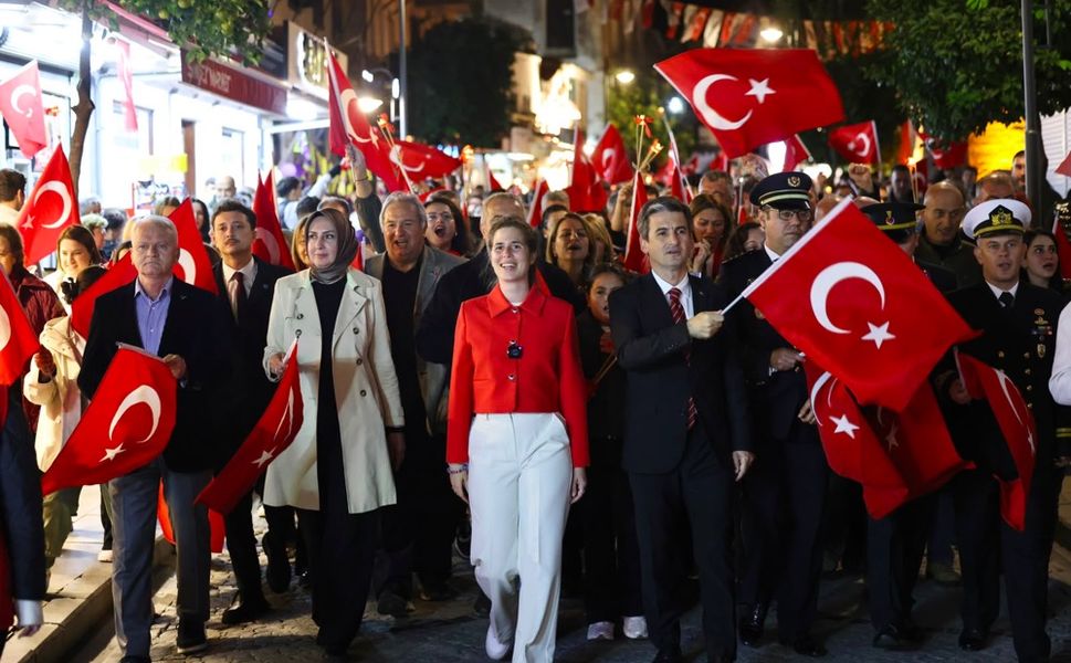 Cumhuriyetin 103. yılı Çeşme’de büyük coşkuyla kutlandı