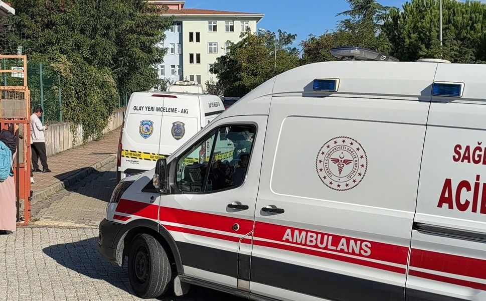 BAŞAKŞEHİR’DE ORTAOKULDA OLAY: 1 ÖĞRENCİ HAYATINI KAYBETTİ, 7 ÖĞRENCİNİN TEDAVİSİ SÜRÜYOR