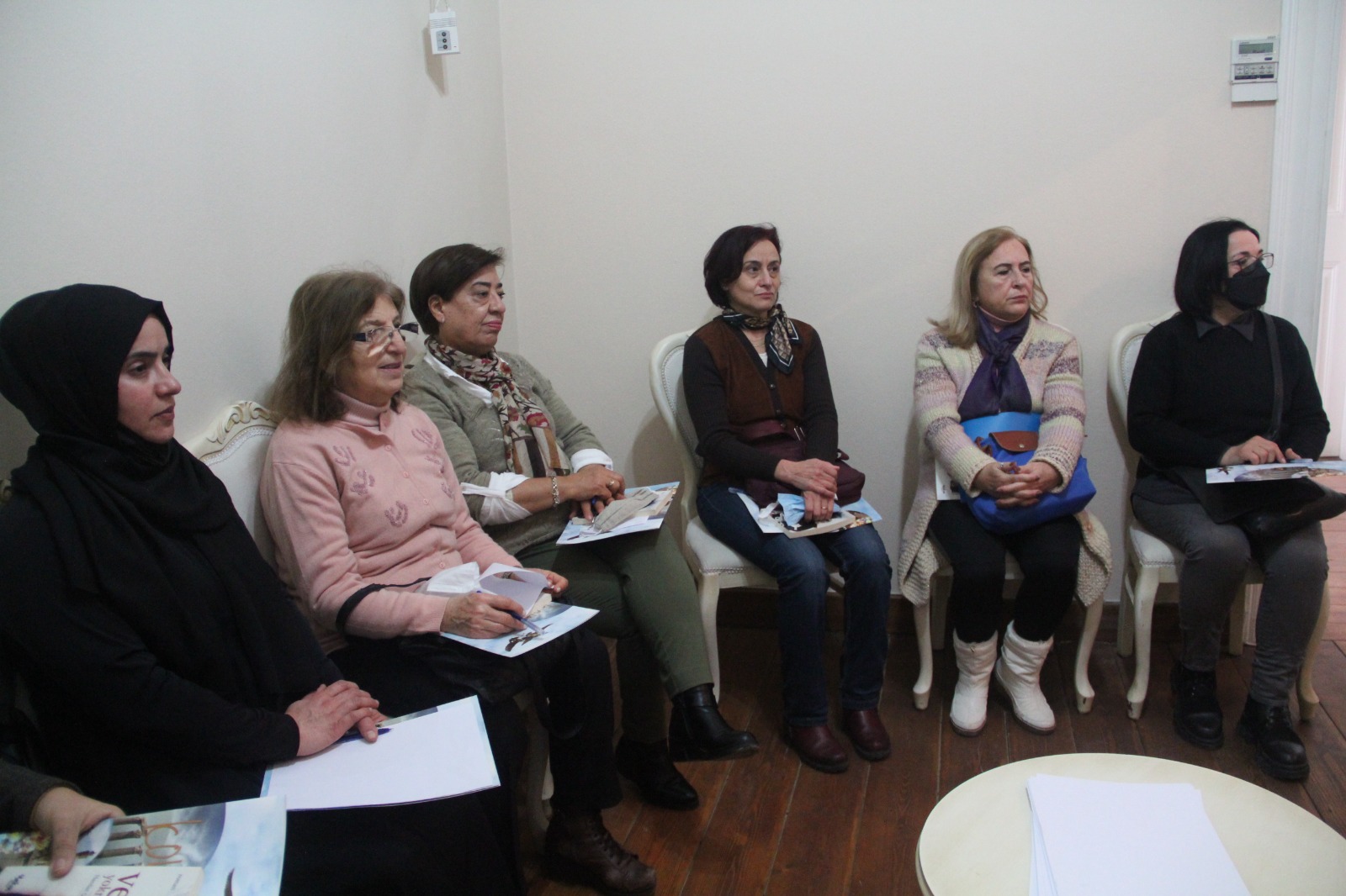 Kadın ve Sosyal Politikalar Merkezinin ilk etkinliğine Yazar Handan Gökçek konuk oldu (4)