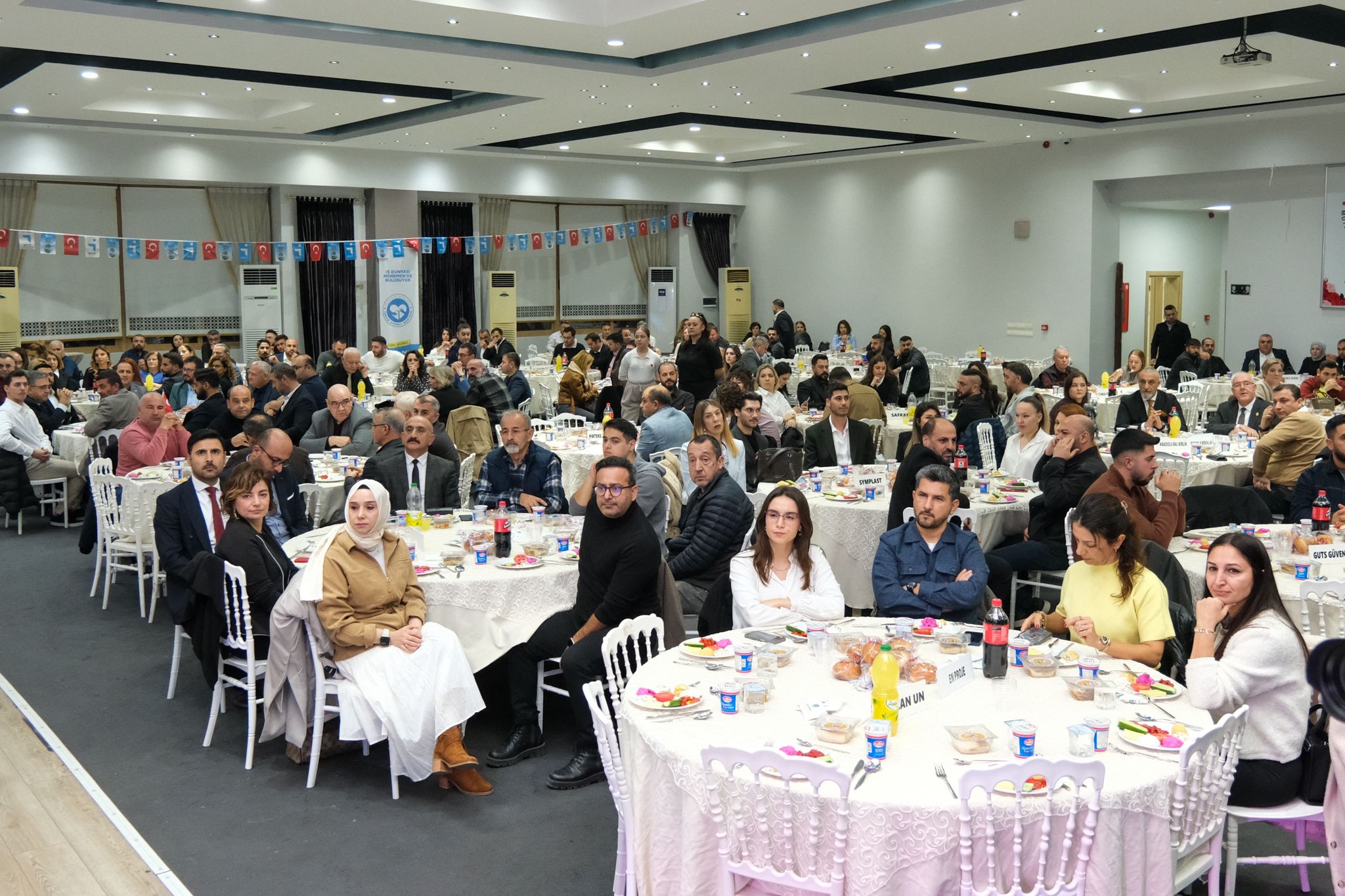 Is Dunyasi Menemende Bir Araya Geldi (6)