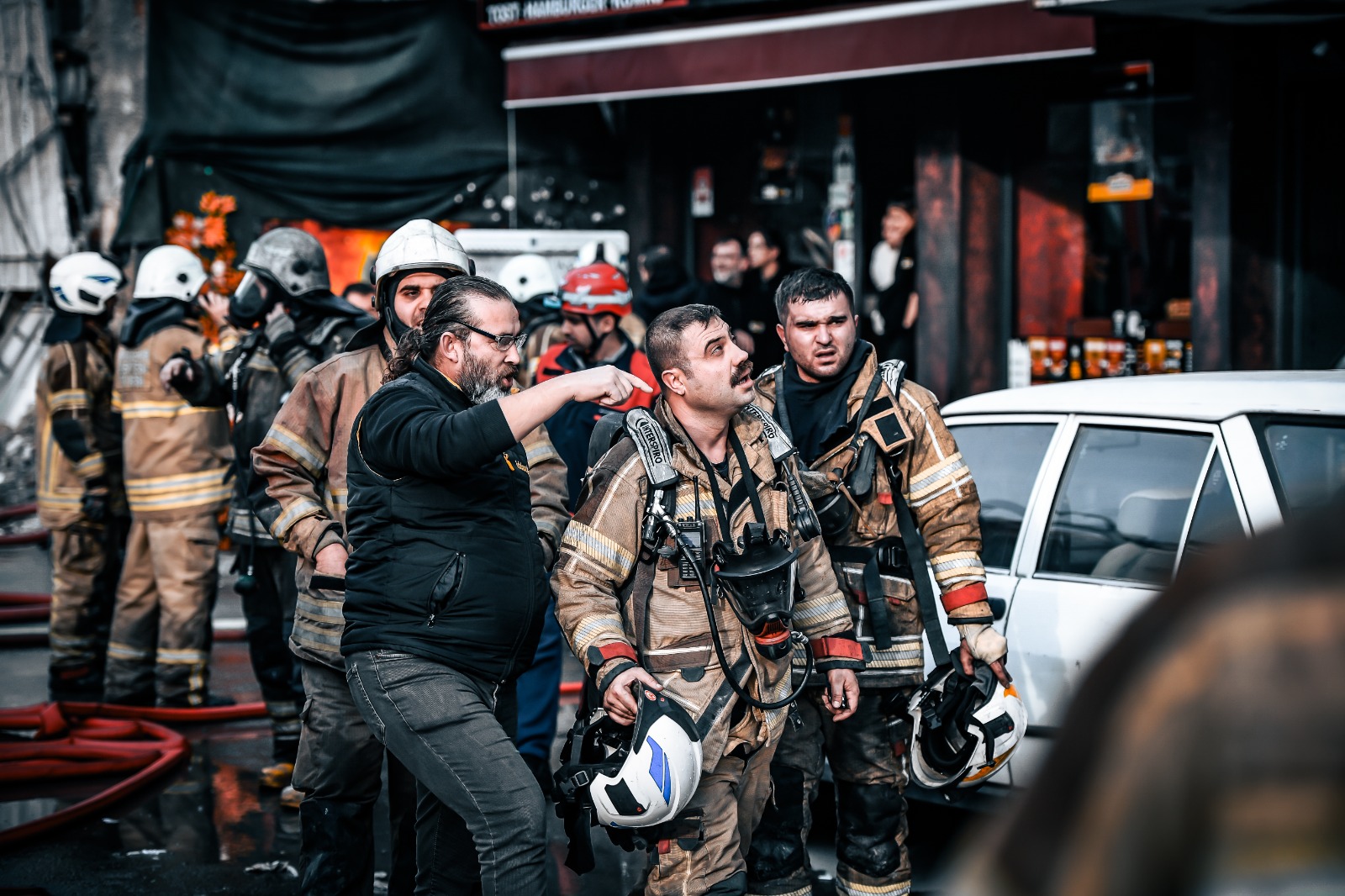 Izmir Itfaiyesi Alevler Icinde Kalan 11 Kisiyi Kurtardi 2