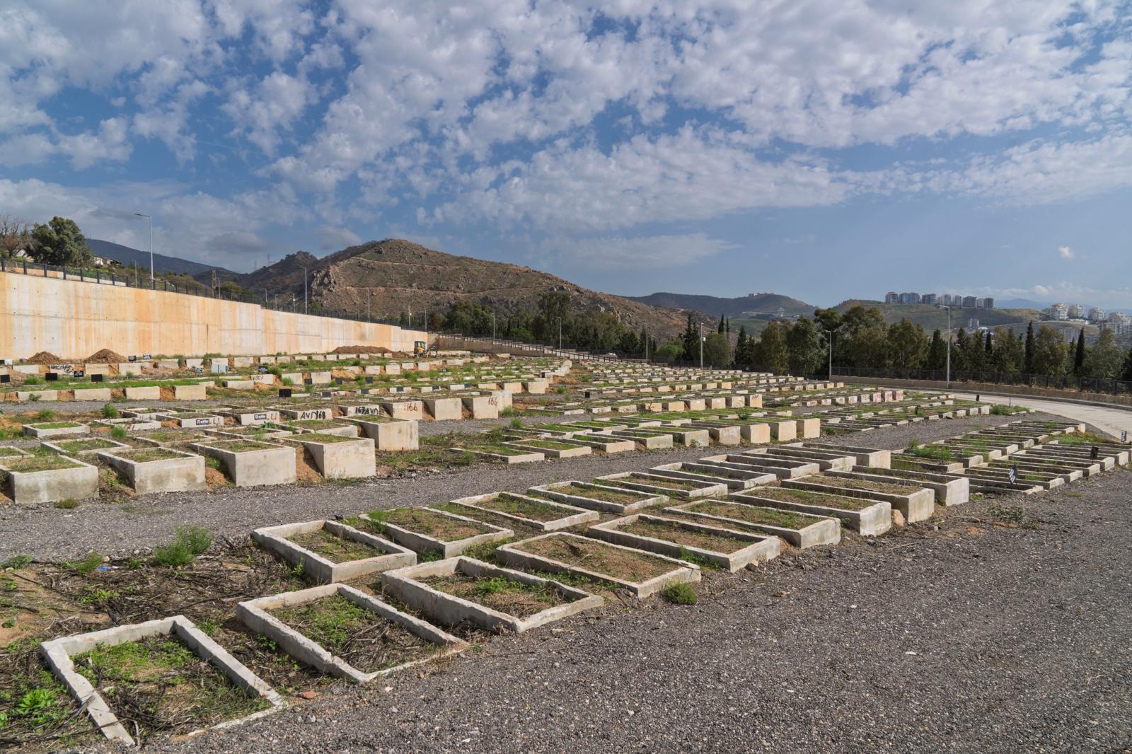 Izmire Yeni Mezarlık Alanlari 3