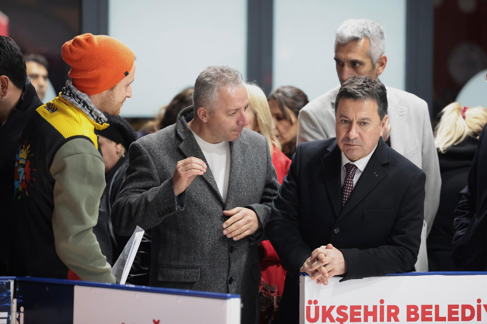 Muğla’da Yeni Yıl Coşkusu Buz Paten Pistiyle Başladı (6)