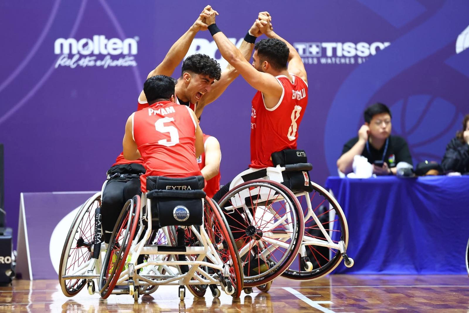 2025 Te Izmire Madalya Yağmuru 2