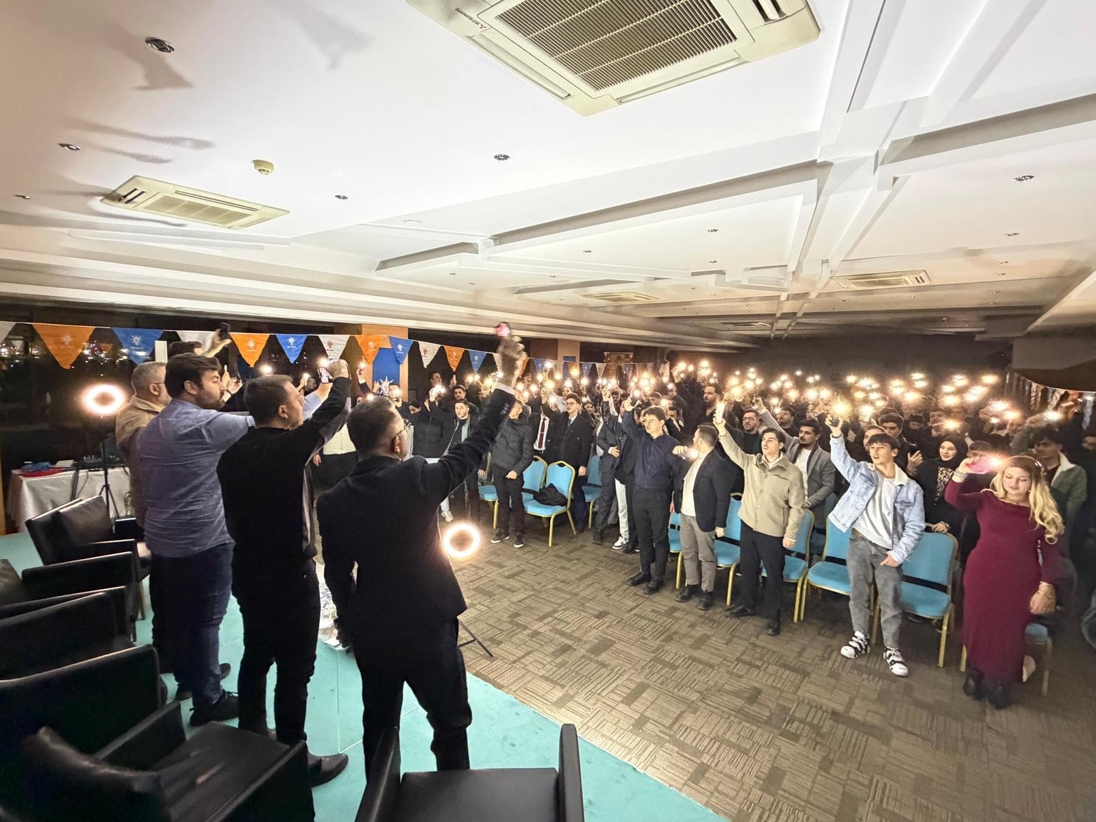 Ak Parti Ilk Secmen Bulusmasi (2)