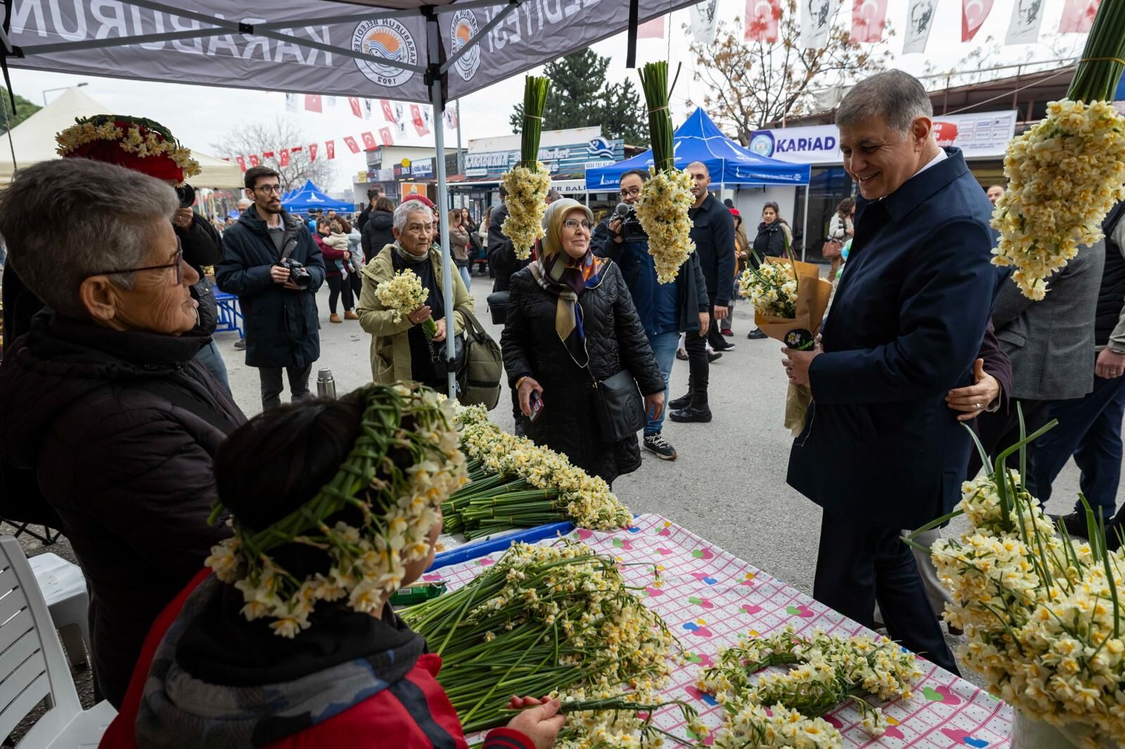 Izmir Nergis Festivali Basladi