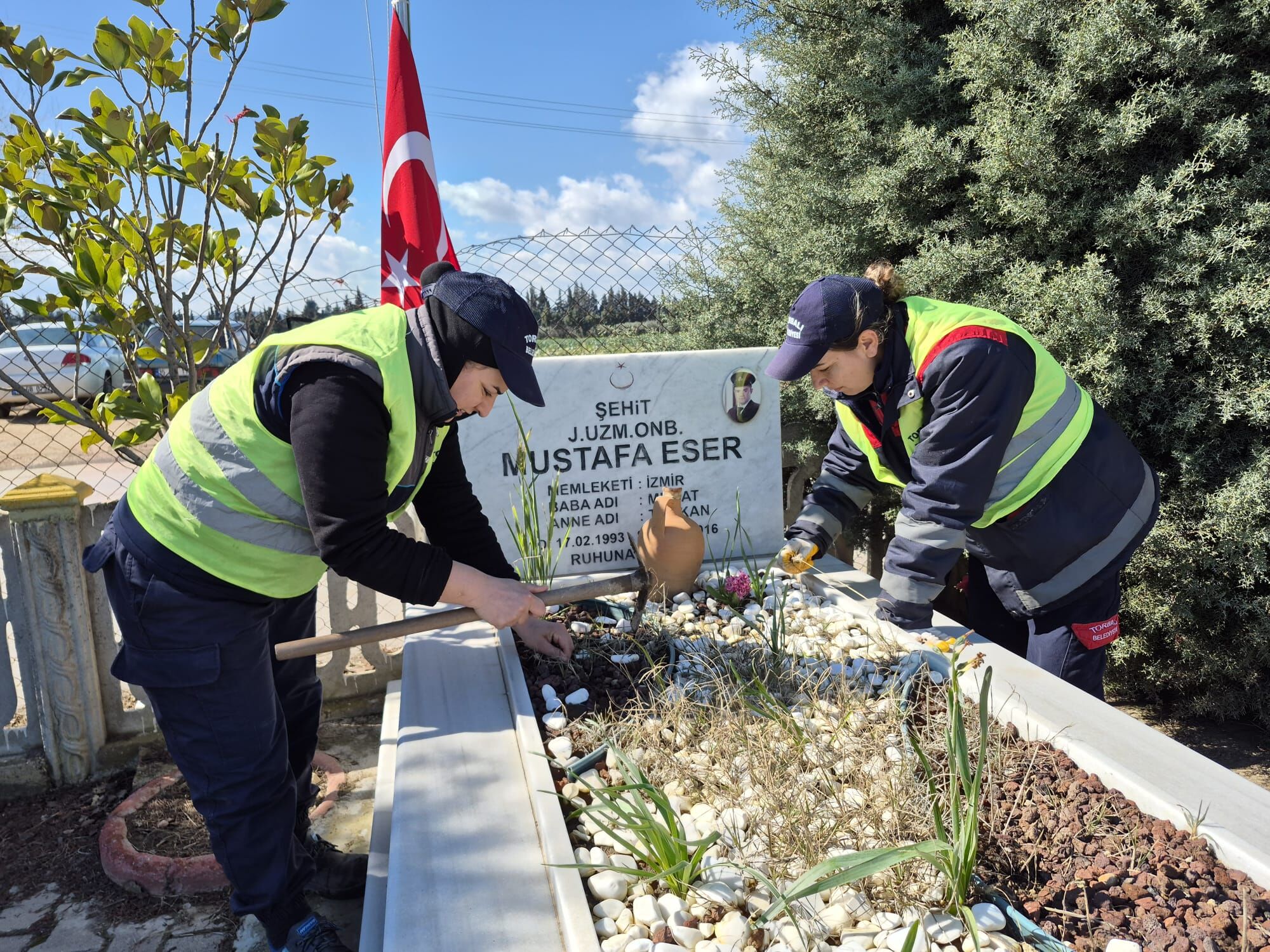 Torbali Da Sehit Kabirlerine Vefa (2)