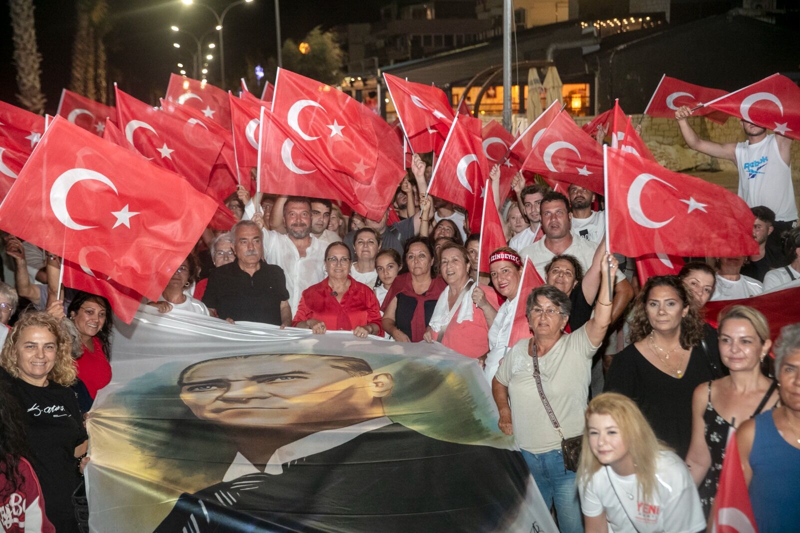 GÜZELBAHÇE’DE 30 AĞUSTOS COŞKUSU