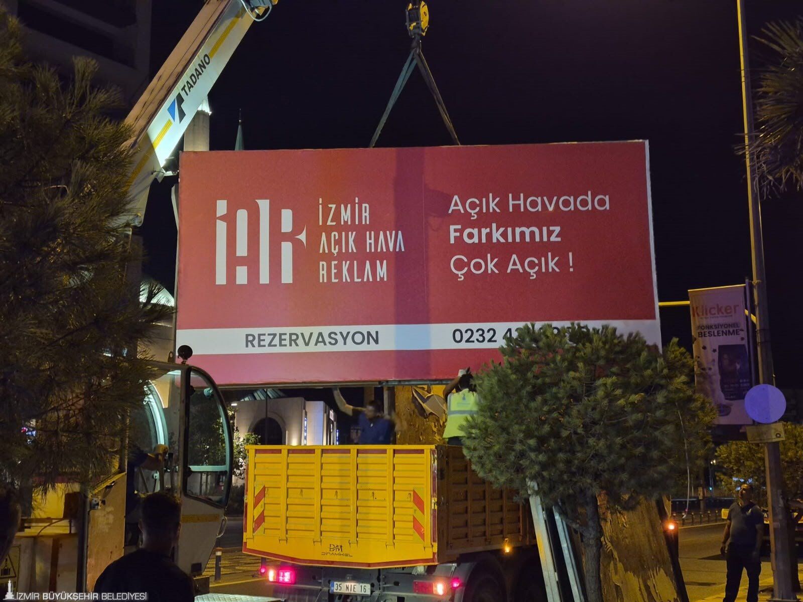 İZMİR BÜYÜKŞEHİR’DEN KARŞIYAKA’DAKİ REKLAM ÜNİTELERİNE İLİŞKİN AÇIKLAMA