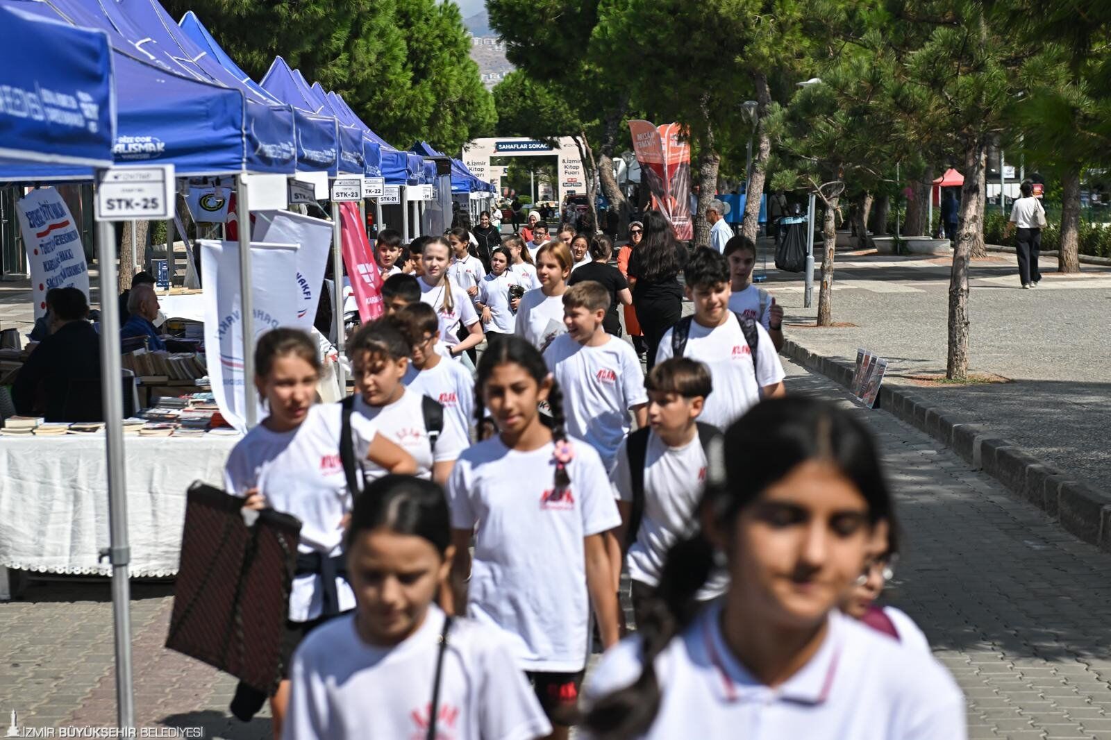 İZKİTAP’ta edebiyat ve kitaplarla dolu buluşmalar sürüyor