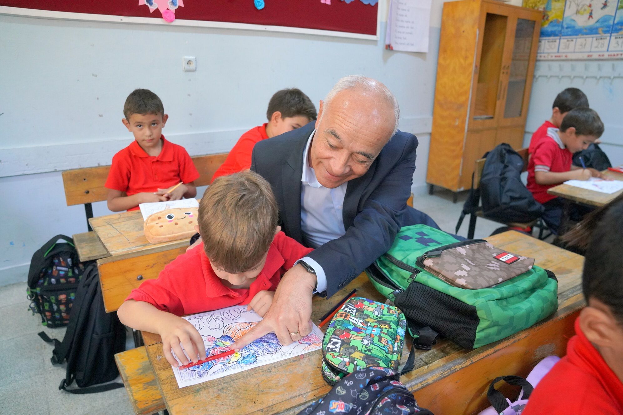 Seferihisar Belediyesi’nden öğrencilere kırtasiye desteği