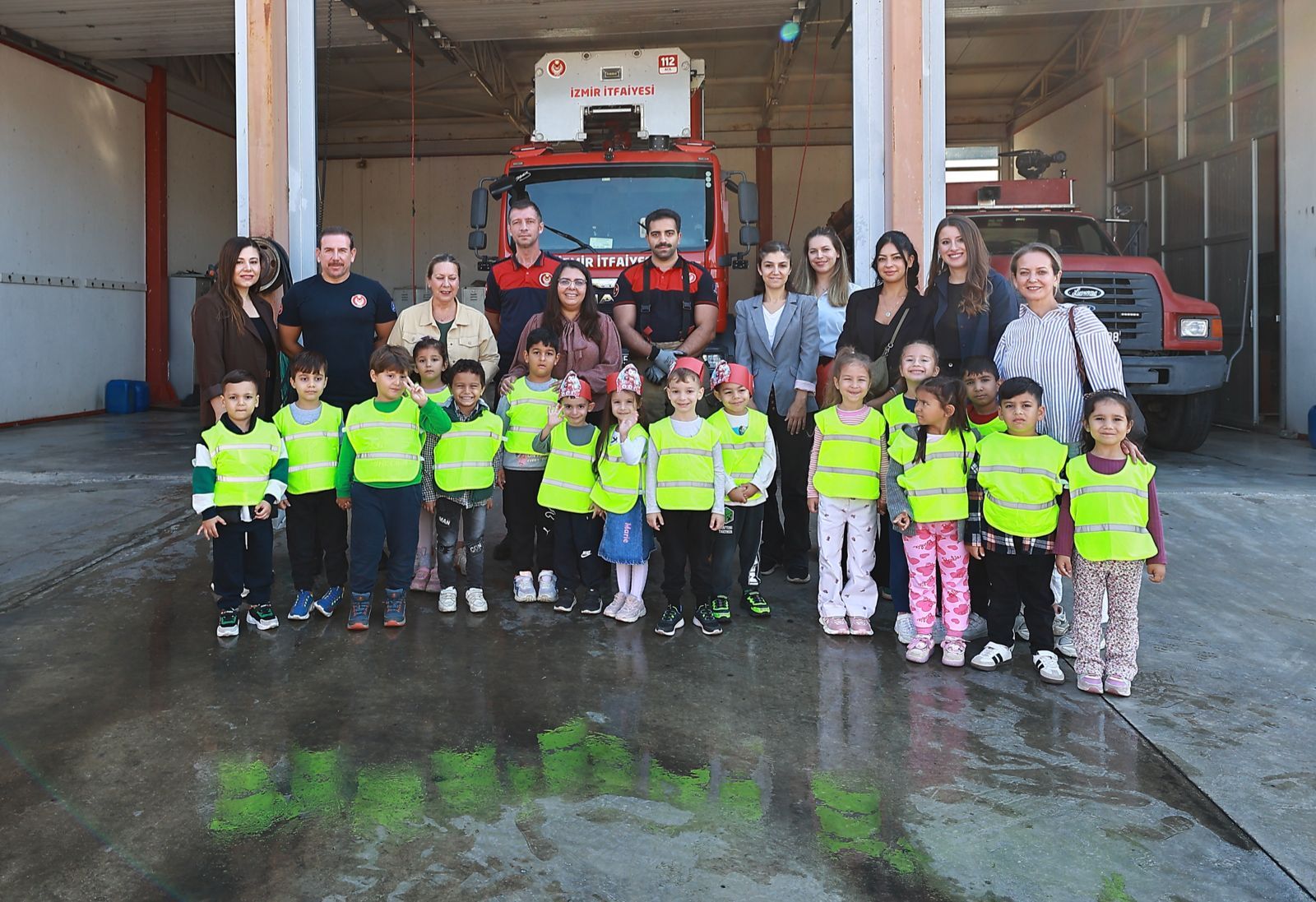 Efes Selçuk’lu Mi̇ni̇klerden İtfai̇ye Haftasi’nda Anlamli Zi̇yaret (4)
