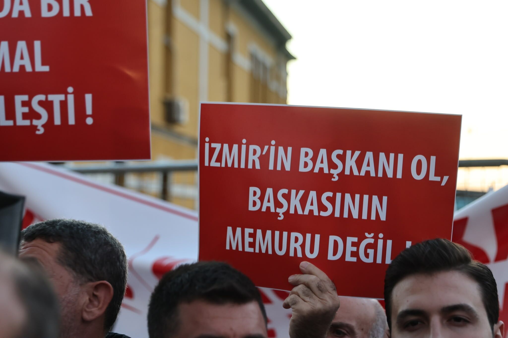 Tugay'a Istifa Çağrısı (5)
